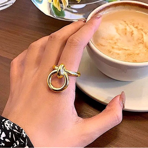 COPY - Gold Plated Interlocking O Link Adjustable Resizable Ring - Picture 2 of 2